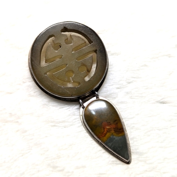 Vintage OOAK Carved Stone and Natural Agate Pendant/Brooche in Sterling Silver - Picture 2 of 9